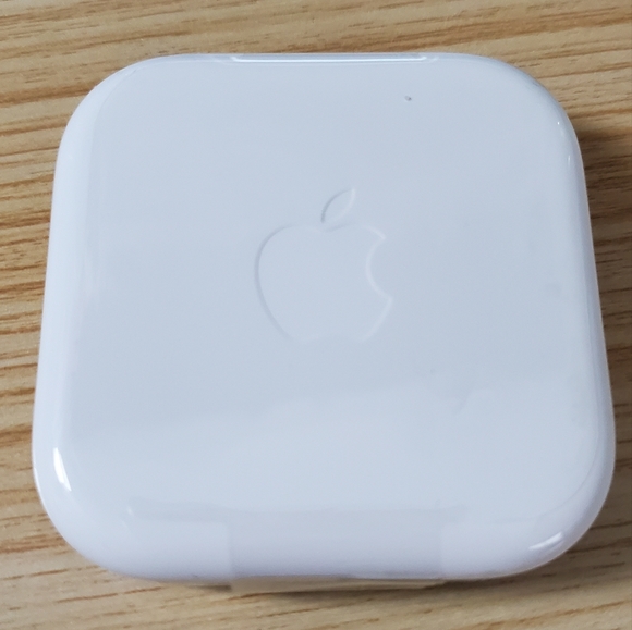 APPLE Authentic EARPODS Lightning Plug HEADPHONES - Picture 3 of 3